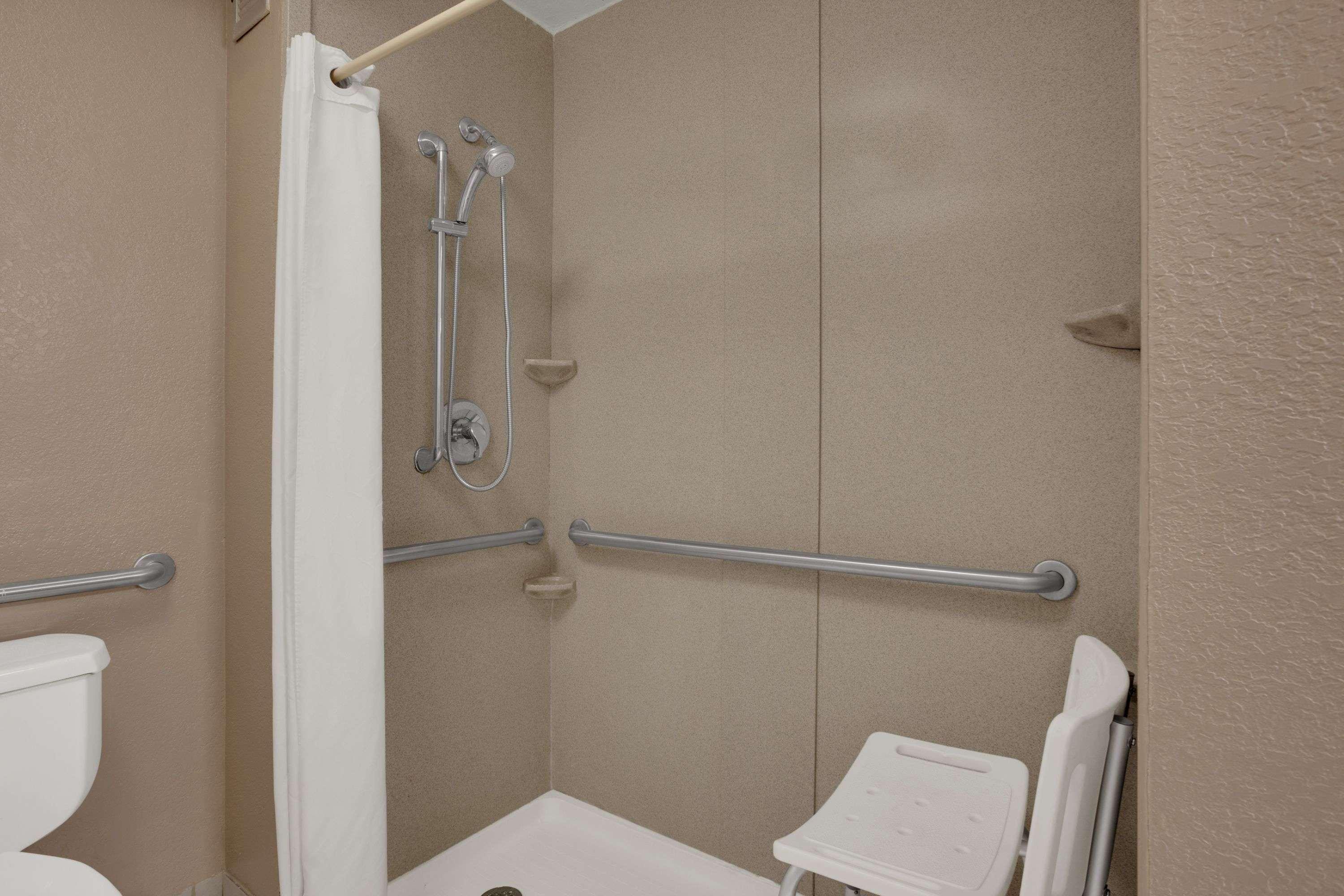 Super 8 By Wyndham Fort Myers Buitenkant foto